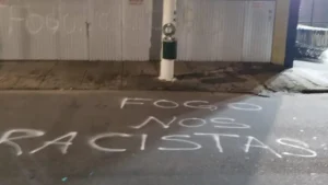 las-pintadas-de-los-hinchas-de-palmeiras-a-boca_862x485