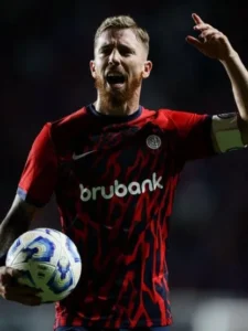 iker-muniain-capitan_416x555