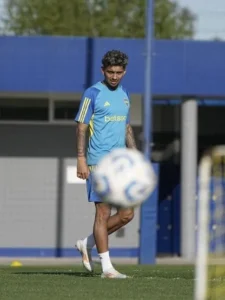 cristian-medina-con-futuro-incierto-en-boca_416x555