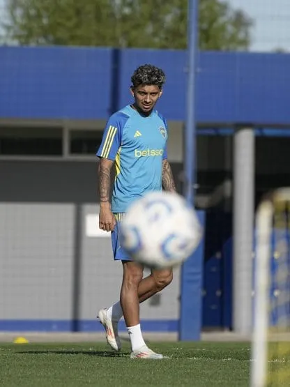 cristian-medina-con-futuro-incierto-en-boca_416x555