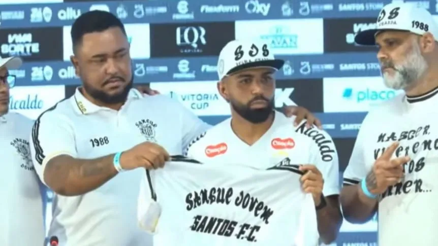 gabigol-fue-apretado-por-la-barrabrava-en-su-presentacion-en-santos_862x485