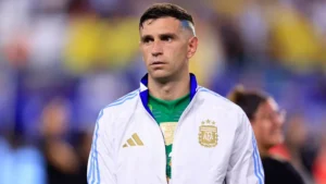 Emiliano-Martinez-arquero-de-la-Seleccion-Argentina-740x416